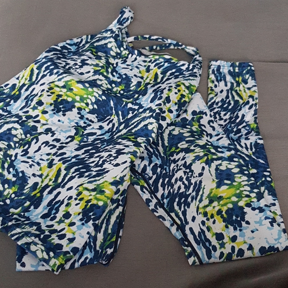 Set of workout clothes